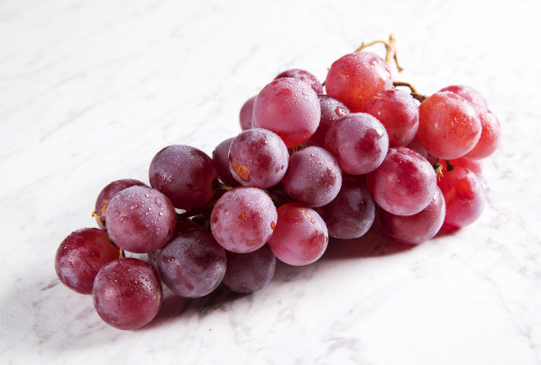 ענבים שחורים כ 500 גר