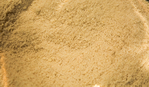 שקד טחון בתפזורת